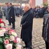 Traditionsgemäß wurden in Veitshöchheim auf dem Ehrenmalplatz an der Vituskirche Kränze zum Gedenken niedergelegt. Dies taten für die  Bundeswehr der Standortälteste Brigadegeneral Michael Podzus,  für die Gemeinde Bürgermeister Jürgen Götz, für die Sudetendeutsche Landsmannschaft Ortsobmann Karl Nausch und für den Sozialverband VdK Ortsvorsitzender Bernd Welti.