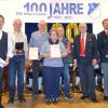 Till von Franken: Die höchste Auszeichnung des Fastnacht-Verbandes Franken e.V erhielten Michael Schneider, Gottfried Handwerker, Margot Büttner und Bernhard Englert. Das Bild zeigt (von links): TSV-Vorsitzenden Thomas Englert, Conferencier und Leiter der Faschingsabteilung, Dietmar Hesselbach, die Geehrten Michael Schneider, Gottfried Handwerker, Margot Büttner und Bernhard Englert, Klaus Mültner, Tobias Brand (Fastnacht-Verband Franken) sowie Schirmherr und neuer Ehrenfosenöchter Sandro Kirchner.