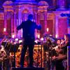 Stimmungsvolle Beleuchtung herrschte beim Konzert des Symphonischen Blasorchesters Unterpleichfeld in der Wallfahrtskirche Fährbrück unter Leitung von Manuel Scheuring.