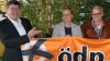 Der Sprecher der ÖDP im Kreistag, Matthias Henneberger (links), stellt die neugewählte Kreisvorsitzende Steffi Wierlemann und ihren Stellvertreter Günter Fasel vor.