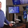 Arnulf Koch ist einer der beiden Vorstände des Gerolzhöfer Unternehmens K&K Software. In einer Ecke des Büros hat er ein Filmstudio eingerichtet. Dieses nutzen er und seine Kolleginnen und Kollegen, um auf hohem Qualitätsniveau Videos fürs Internet zu erstellen und Videokonferenzen abzuhalten.
