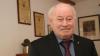 Auch mit 85 Jahren setzt Andreas Oestemer gerne noch Prioritäten: Trotz vieler Auszeichnungen trägt er den Goldenen Bocksbeutel am Revers mit besonderem Stolz.