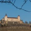 "Stop Wars" (Stoppt Kriege) steht als ein Zeichen der Solidarität mit der Ukraine am Freitag (04.03.22) in großen Lettern unterhalb der Festung Marienberg. Die Sehenswürdigkeit in Würzburg war auf unserem Instagram-Kanal mainpost.de 2022 wieder eines der beliebtesten Motive.