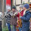 Die Gramschatzer Blasmusik verschönerte den Christbaummarkt mit weihnachtlichen Weisen.