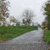 Eine Straßenlampe soll am neu asphaltieren Verbindungsweg zwischen der Prosselsheimer Straße und der Straße "Am Dipbacher Weg" nicht aufgestellt werden. Aber die Gemeinde prüft das Aufstellen einer Solarlampe. Die Beleuchtung des kleinen Weges hatte sich ein Bürger in der Bürgerversammlung gewünscht.