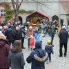 Seine Anziehungskraft bewies am vergangenen Wochenende wieder einmal der Kleinlangheimer Weihnachtsmarkt in der Kirchenburg. Für die Einstimmung auf die Weihnachtszeit sorgte dabei der Posaunenchor mit bekannten Weisen.
