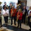 Zünftige Weihnachtsmusik brachte die Blaskapelle Stadelschwarzach mit und verbreitete etwas vorweihnachtliche Stimmung im Volkacher Krankenhaus