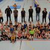 Kinder, Lehrkräfte und Trainerteam nach einem erlebnisreichen Vormittag.