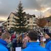 Die Zeller freuten sich über den schönen Christbaum