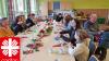Auf dem Foto Helga Schmitt, Uwe Döring, Erna Kaiser und ukrainische Familien aus Aidhausen und Riedbach.