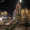 Vorweihnachtliche Stimmung am Marktplatz: Mellrichstadts gute Stube leuchtet und steht sinnbildlich "für ein gutes Lebensgefühl" in der Stadt, so Bürgermeister Michael Kraus in der Jahresschlusssitzung. 