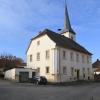 Mit der Gestaltung der Duttenhöfer-Straße rund um das alte Schulhaus soll die Dorferneuerung in Hopferstadt 2024 nach rund 20 Jahren abgeschlossen werden.