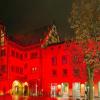 Anand Anders: "Für mich ein Bild des Jahres 2022: die Lichtaktion der Stadt Schweinfurt.  Das Rathaus erstrahlte im Juli in rotem Licht, um auf die Opfer der Corona-Pandemie aufmerksam zu machen."