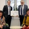500 Euro für einen guten Zweck: Gertraud Mix (von links), Jonas Puglio, Markus Freund und Dr. Paula Torres Londoño freuen sich, dass mit der Spende benachteiligten Kindern und Jugendlichen geholfen werden kann.