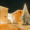 Schonungen im Lichtermeer: Die Gemeinde zeigt im Advent 2022 von ihrer schönen Seite. Hier Rathaus Schonungen