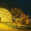 Schonungen im Lichtermeer: Die Gemeinde zeigt im Advent 2022 von ihrer schönen Seite. Hier am Spielplatz Bachgärten.