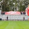 Fans des FC Bayern München II zeigten vor dem Fußball-Regionalligaspiel beim TSV Aubstadt ein Spruchband. Kurz darauf flogen Bananen aufs Spielfeld. Und das alles am Tag der Deutschen Einheit. 