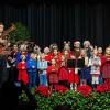 Musik gehört dazu bei der Weihnachtsfeier für Alleinstehende und Bedürftige der Stadt Schweinfurt. Im Bild die Blechbläser Stefan Pfister und der Kinderchor "Die Kleinen Tröpfchen", geleitet von Olga Baluyev.