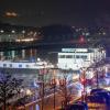 150 Einsatzkräfte konnten verhindern, dass in der Nacht auf Heiligabend ein manövrierunfähiges Güterschiff mit dem schwimmenden Restaurant "Mainkuh" kollidierte.
