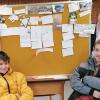 Die Schüler der St. Martin Schule recherchieren zu jüdischen Geschichte des Ortes. Lisa (rechts) fand im Internet den Stammbaum der jüdischen Familie Sitzmann.