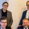 Bei der Unterzeichnung des Kooperationsvertrag (von links unten): Oberbürgermeister Christian Schuchardt und Landrat Thomas Eberth; von links oben: Würzburgs Klimabürgermeister Martin Heilig und Michael Dröse, Leiter der Stabsstelle Landrat am Landratsamt Würzburg.