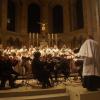 Die Christmette im übervollen Dom wurde musikalisch von den Domchören, Solistinnen, Musikern der Bamberger Symphoniker unter der Leitung von Domkapellmeister Vincent Heitzer gestaltet.