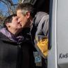 Weil es im Innern so kuschelig ist, haben Tanja Fischer und Rainer Frank ihren grauen Campingbus auf den Namen "Kuschel" getauft.