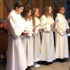 Tobias Fröhlich, Alia Müller, Victoria Sendelbach, Lena Fröhlich und Pastoralreferentin Christiane Hetterich (von links) beim Weihnachtsevangelium.