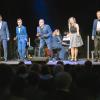 Silvester im Theater: Der Jahresausklang mit der Kammeroper Köln im evangelischen Gemeindehaus Schweinfurt zu einer Musical-Gala. Die Vorstellung was ausverkauft. Im Bild die Sängerinnen und Sänger auf der Bühne