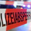 Am 1. Januar ist ein 32-Jähriger in einem Kitzinger Mehrfamilienhaus auf einen fünf Jahre älteren Mann losgegangen und hat ihn schwer verletzt (Symbolbild).