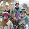 Ronja, Moritz, Emma, Paul und Hannah bringen den Segen in die Häuser. Ronja, Moritz, Emma, Paul und Hannah bringen den Segen in die Häuser.