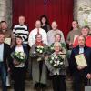 Die Marktgemeinde Frickenhausen nutzte den Neujahrsempfang, um 17 Mitbürger zu ehren (vorne von links): Bürgermeister Günther Hofmann, Charlotte Will, Christa Rahner, Reinhold Mauer, Peter Güttler; mittlere Reihe:  Armin Bund, Inge Michel, Gotlind Bund, Petra Rüttinger, Oskar Hufnagel, Zweiter Bürgermeister Matthias Ganz; hintere Reihe: Thomas Schmucker, Armin Buchmann, Martin Förster, Marion Endres, Rainer Weber, Helmut Hofmann. Es fehlen Selin Kuruoglu und Thomas Dehler.