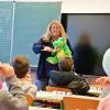Wie putze ich richtig meine Zähne? Das erfuhren die Kinder von der Prophylaxe-Expertin und ihrem Putzkrokodil. Wie putze ich richtig meine Zähne? Das erfuhren die Kinder von der Prophylaxe-Expertin und ihrem Putzkrokodil.