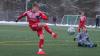 Rein damit: Lorenz Daneyko (links) erzielte einen Hattrick binnen elf Minuten für den TSV Aubstadt beim Testspiel gegen die SG Ehrenberg.