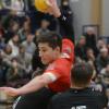 Lohrs Dario Sicheneder (am Ball) war in den Schlussminuten des Derbys der entscheidende Spieler, hier wird er von den Partensteinern Daniel Lang (links) und Mike Haberberger (rechts) attackiert.