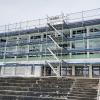 Neue Fenster auf der Seite zum Sportplatz sind bereits eingebaut.