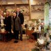 Blumenladen unter neuem Namen: Die Inhaberin von "FloSa`s Deko & More" Sabrina Zimmermann (Zweite von links) mit ihren Floristinnen Sandra (links) und Bianka sowie Bürgermeister Michael Ziegler.