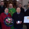 Für 70 Jahre Mesner Dienst in der Gaurettersheimer Kirche wurde Ludwig Blank ausgezeichnet. Auch seine Frau Thekla Blank wurde für ihre ehrenamtliche Arbeit gewürdigt. Das Bild zeigt (vorne, von links) Jürgen Düchs, Thekla Blank, Ludwig Blank und Wilhelm Karg sowie (hinten, von links) Edwin Kreußer, Bernward Hofmann und Martin Weidner.