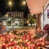 Große Anteilnahme zeigten die Würzburgerinnen und Würzburger nach dem Messerangriff im Juni 2021 am Würzburger Barbarossaplatz.