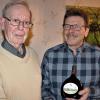 Kurt Schneider (links) aus Rüdenhausen feierte seinen 85. Geburtstag. Dazu gratulierte ihm auch Bürgermeister Gerhard Ackermann.