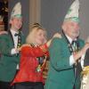 Landrätin Tamara Bischof (Mitte) war mittendrin statt nur dabei als sich die Polonaise durch den Großen Sitzungssaal schlängelte.