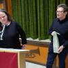 Die neue Vorsitzende Marion Beck (links) ernannte ihren Amtsvorgänger zum Ehrenvorsitzenden.
