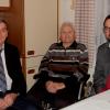 Zum 90. Geburtstag von Hermann Zieg aus Schönbrunn gratulierten auch stellvertretender Landrat Oskar Ebert (links) und Bürgermeister Martin Horn (rechts).