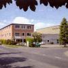 Die Firma Kindermann hatte Jahrzehnte lang ihren Sitz in Ochsenfurt. Heute befindet sich hier unter anderem der städtische Bauhof und eine Gemeinschaftsunterkunft für Asylsuchende. Die Firma Kindermann hatte Jahrzehnte lang ihren Sitz in Ochsenfurt. Heute befindet sich hier unter anderem der städtische Bauhof und eine Gemeinschaftsunterkunft für Asylsuchende.