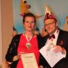 Eva-Maria Lauer-Peter von der TCA erhält den Till von Franken aus den Händen von Andre Köster.