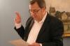 Helmut Wittiger ist als Nachrücker wieder im Gemeinderat Frickenhausen vertreten und legte seinen Amtseid ab. 