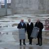 Baureferent Klaus Rüger (links) führte Verbandsvorsitzenden, Landrat Thomas Eberth, und FWM-Werkleiterin Eva von Vietinghoff-Scheel durch den Rohbau des neuen Hochbehälters Kist.