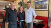 Fernsehkoch Mike Süsser (rechts) bei Mario Matic und seiner Frau Agata im Würzburger Restaurant Adria. 
