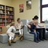 Kleine Leserinnen und Leser beim Büchereibesuch. Kleine Leserinnen und Leser beim Büchereibesuch.