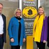 Vorsitzender Heribert Zeller und Beisitzerin Irene Preis vom Hospizverein Main Spessart freuen sich über die Zuschuss-Zusage, über die Staatssekretärin Anna Stolz und Landtagsabgeordneter Thorsten Schwab informierten.